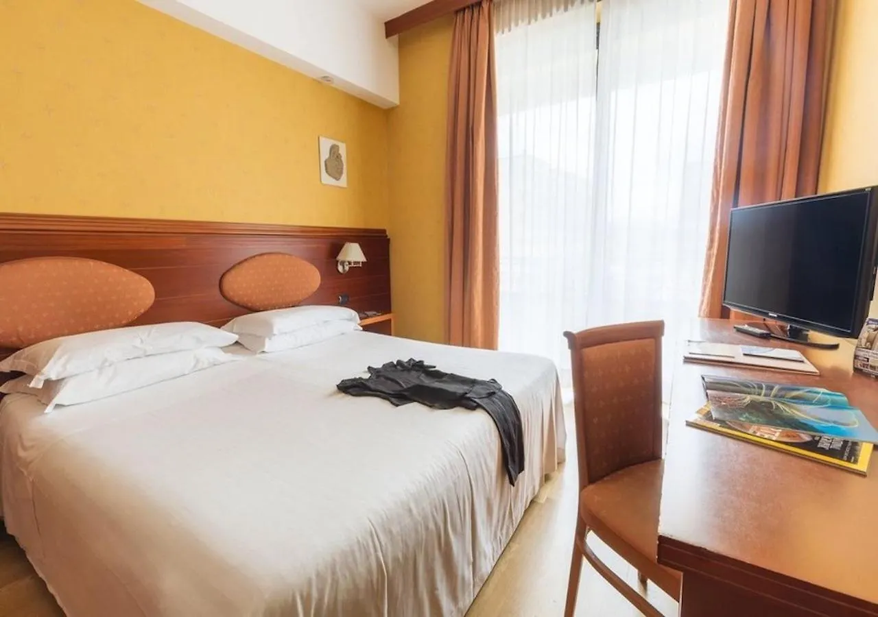 Hotel Nettuno Katania 4*,